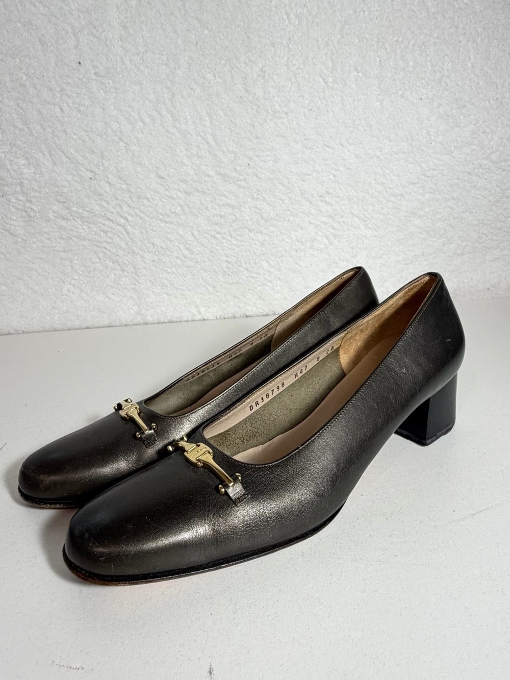 Salvatore Ferragamo Boutique Metallic Leather Low Heel Pumps Women’s 8